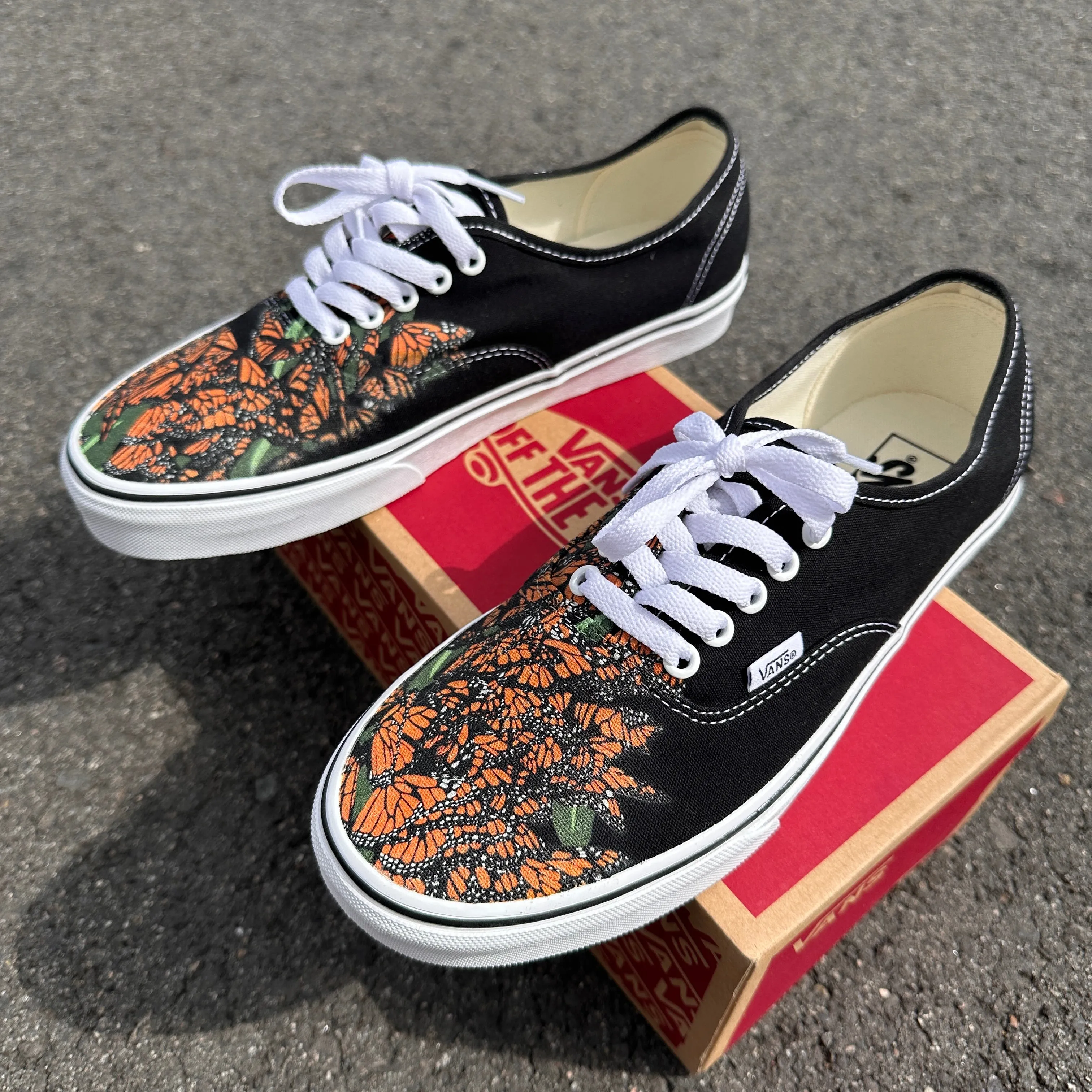 Monarch Butterfly Nature - Black Authentic Vans